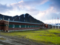 Budynek Polskiej Stacji Polarnej na Spitsbergenie (fot. Piotr Andryszczak)